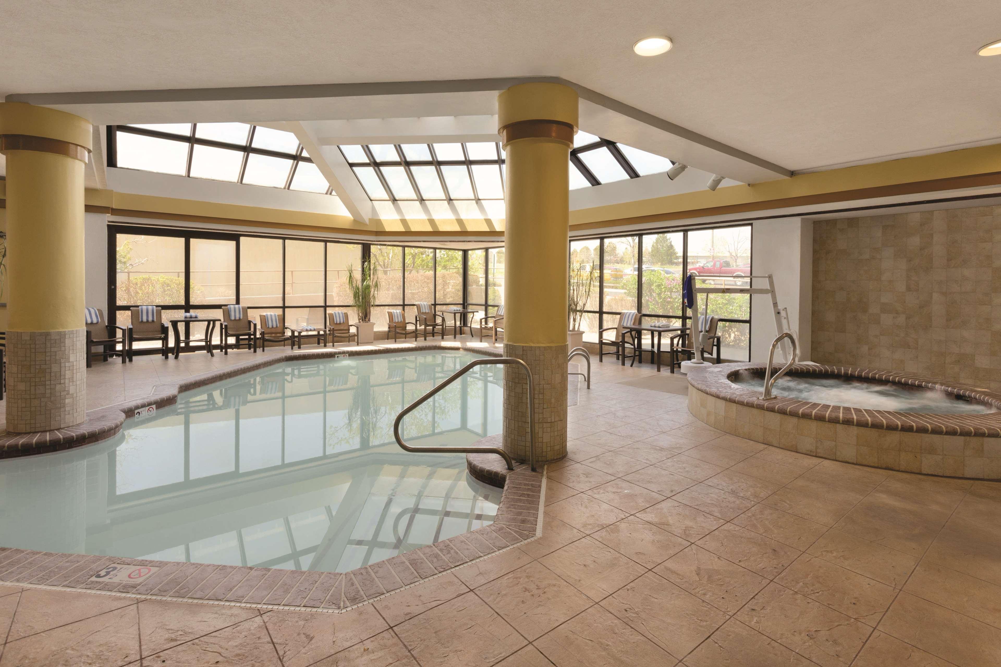 Embassy Suites Denver Tech Center Сентениал Екстериор снимка
